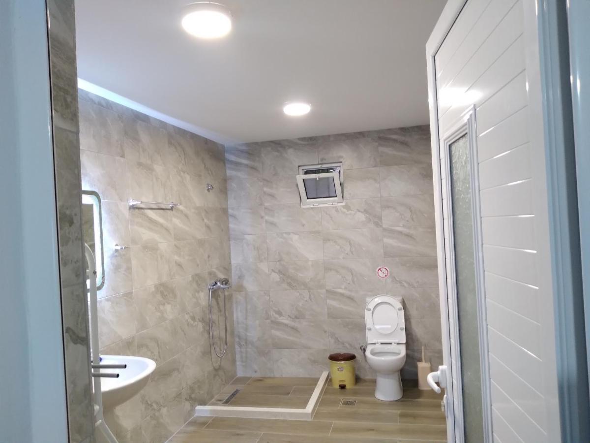 Condo Rooms Sarandë Exteriör bild